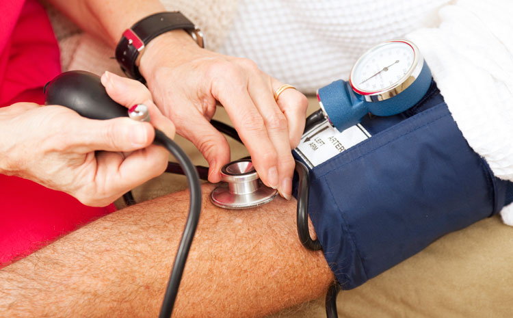 how to check blood pressure on apple watch series 4